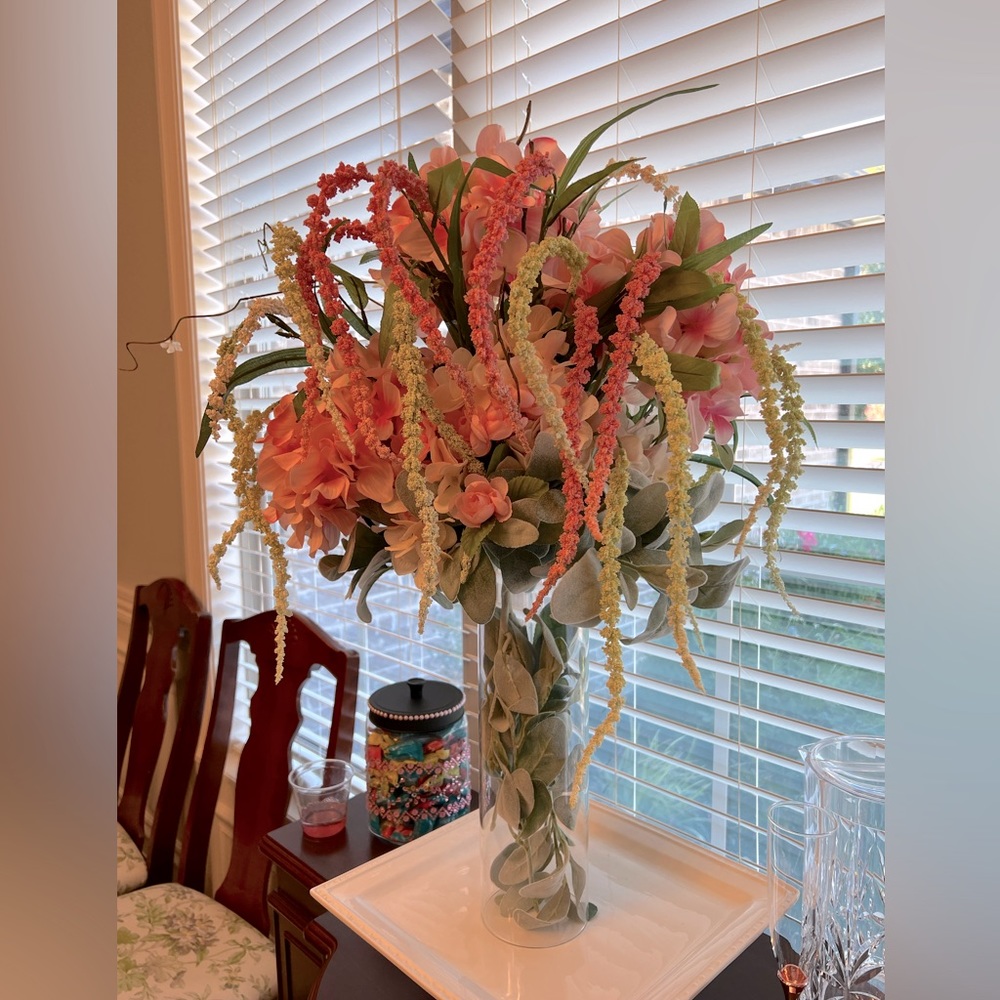 Elegant wedding/home decor faux floral arrangement. Like new, used for 2 hours.